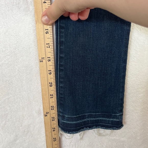 Veronica Beard Carly 11” Kick Flare Distressed Midnight Dark Denim Preppy Sz 24 - Picture 4 of 9